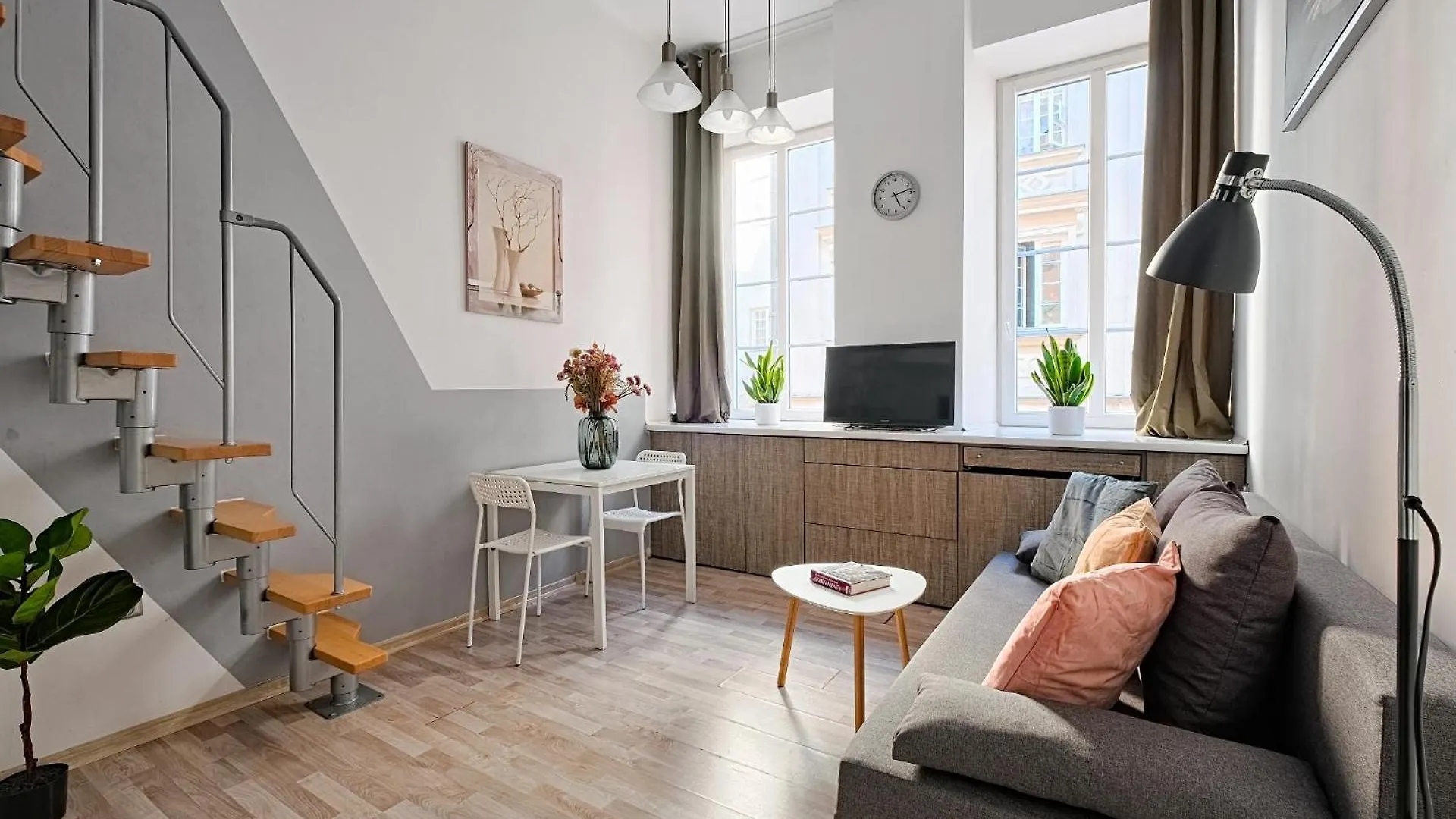Urbannestgroup - Old Town -S9 contacts