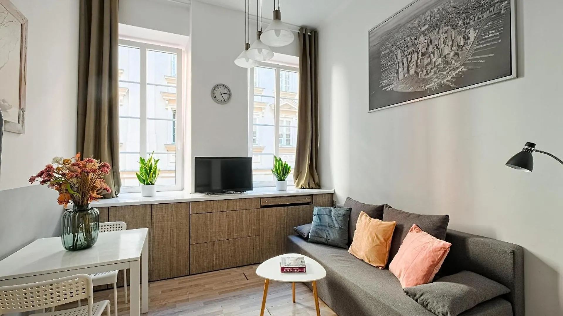 Urbannestgroup - Old Town -S9 contacts